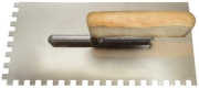 Маламашка неръждаема 130х270мм - назъбена 4х4 с дървена дръжка Decorex
